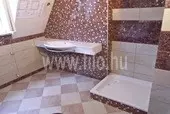 Budapest, Eötvös villa - fürdőszoba padló- és falburkolat mozaikkal