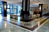 Budapest, Ramada Aquaworld szálloda - lobby intarziás burkolat